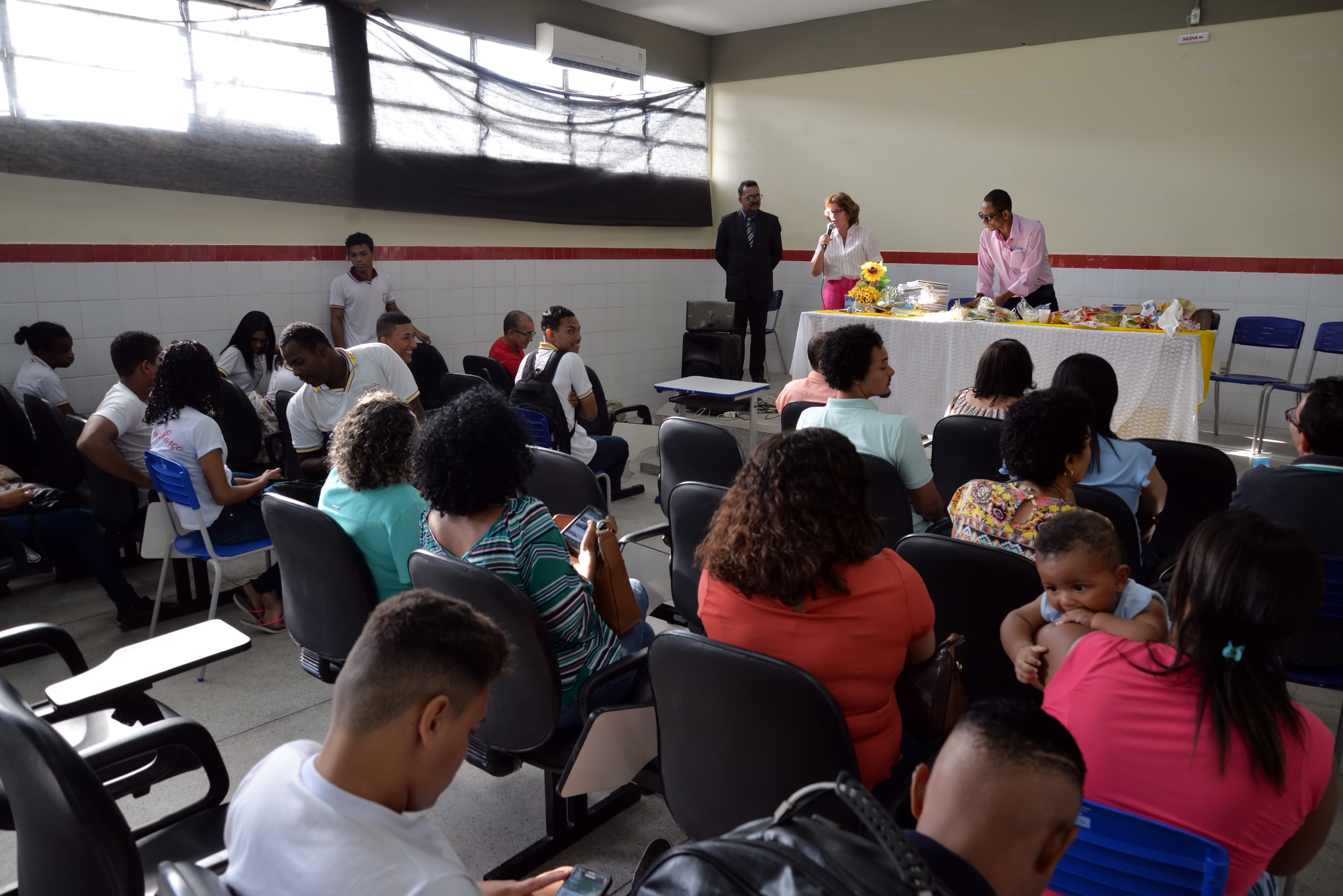 Colégio Estadual 17 de Março recepciona alunos das novas turmas da EJA ...