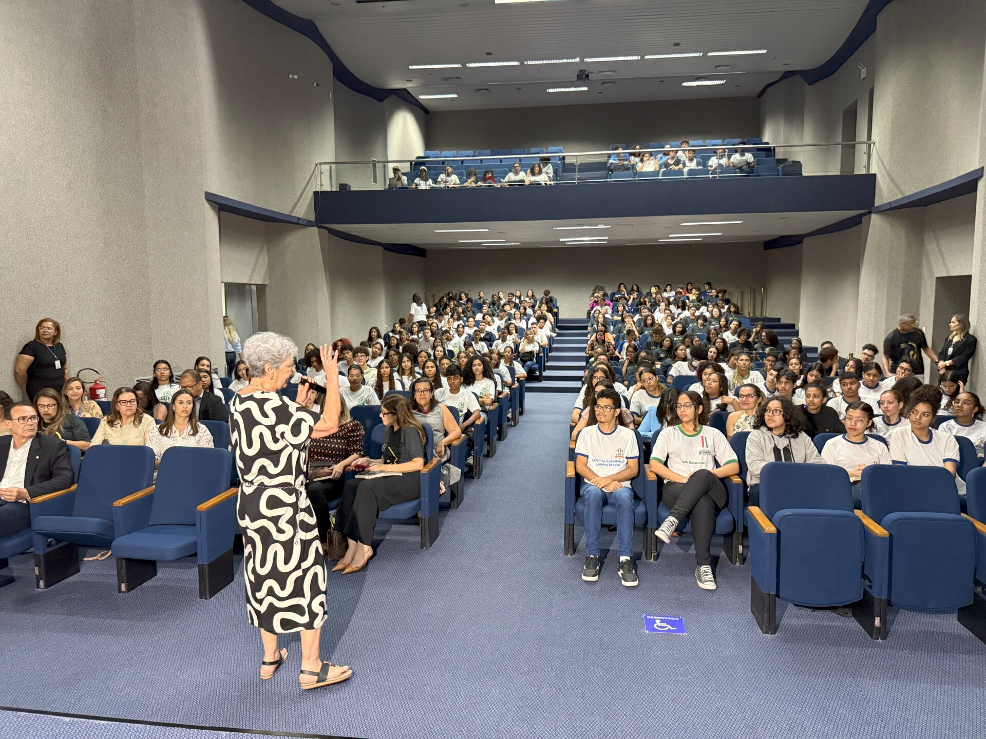 300 estudantes monitores estiveram presentes no lançamento do projeto