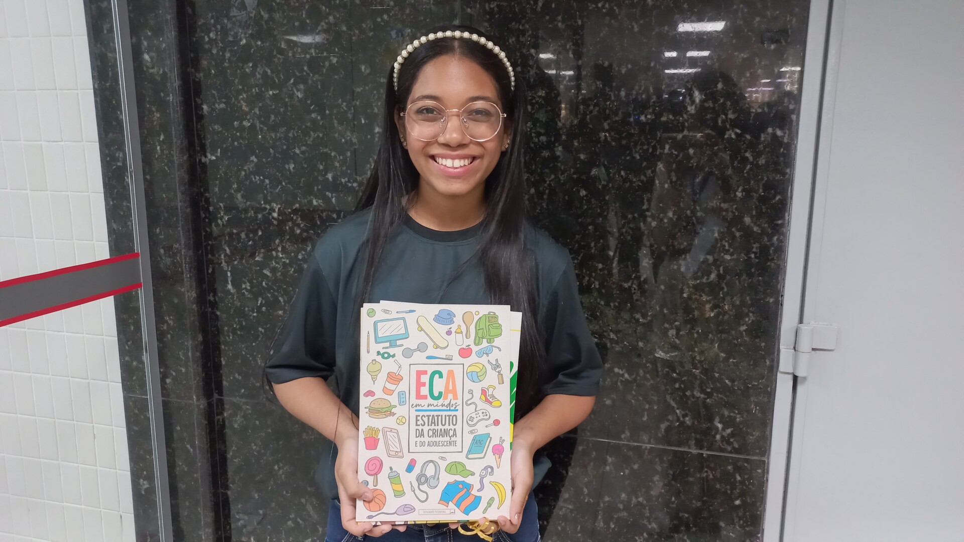 Anny Karolyne e estudante monitora do Colégio Estadual Jornalista Paulo Costa