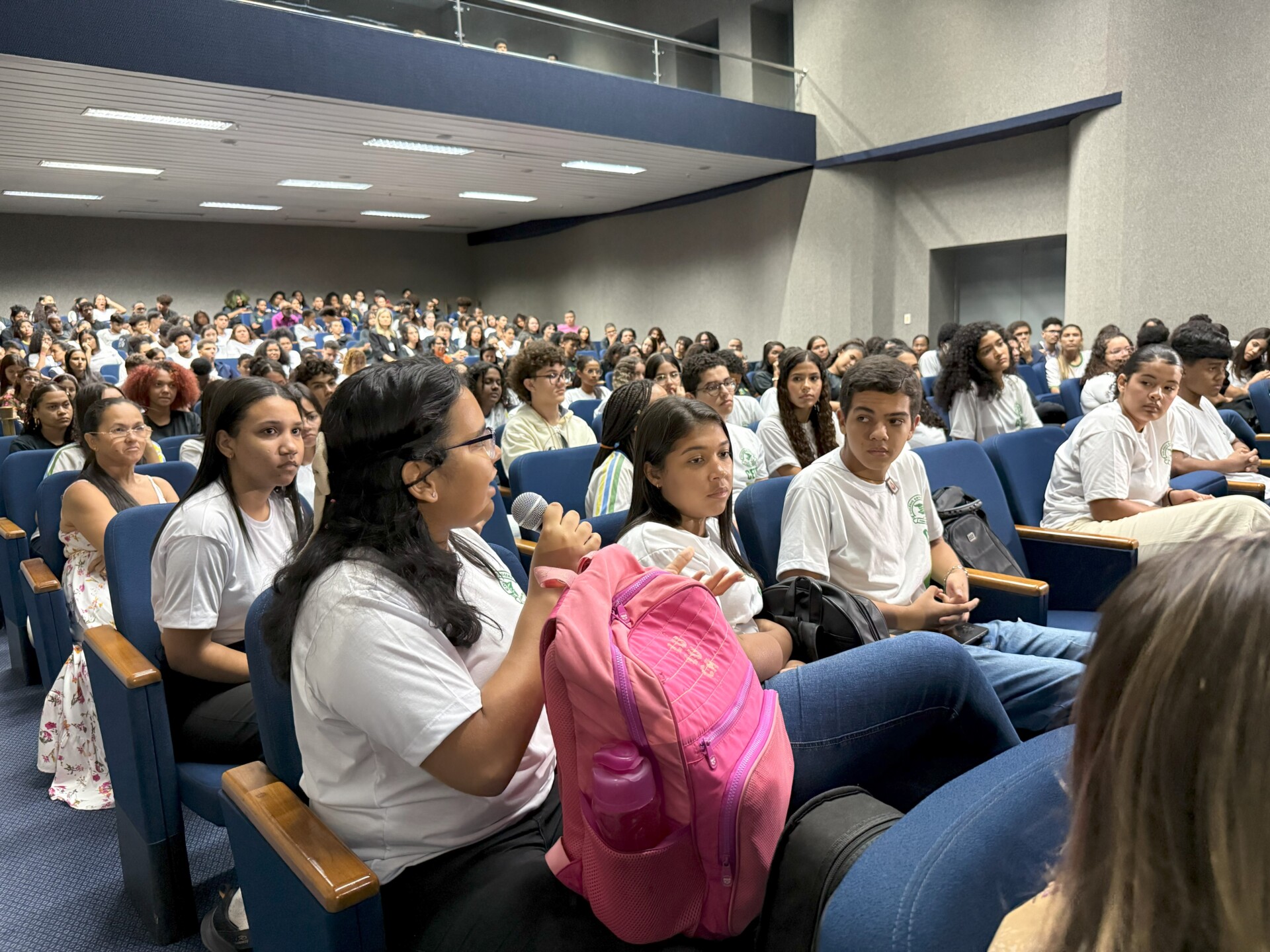Durante a palestra os alunos participarão de um momento de troca de experiências junto com a palestrante e autora Madu Macedo