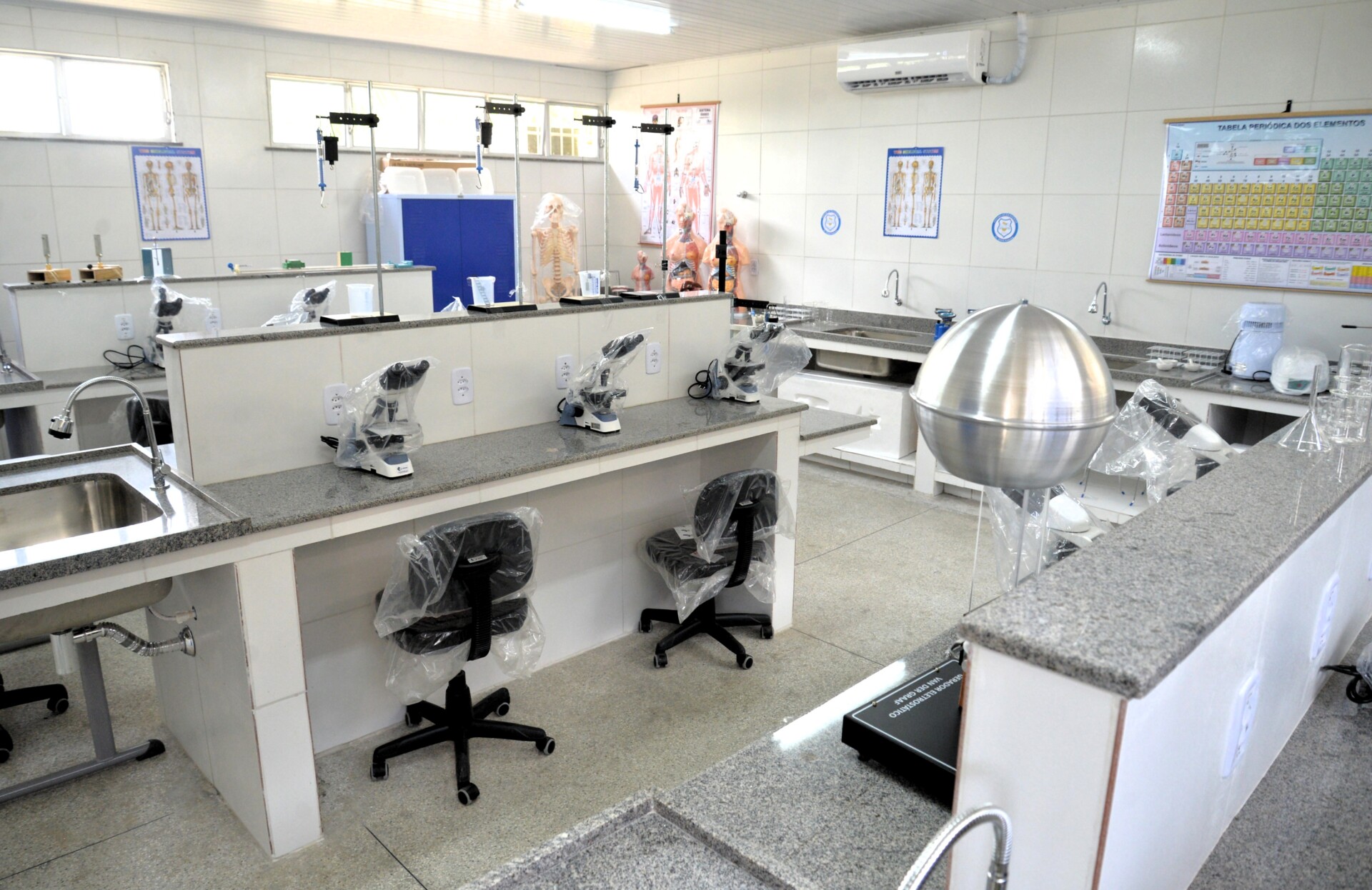 Os laboratórios receberam a climatização contribuindo com a permanência dos alunos nos locais. Foto Maria Odília