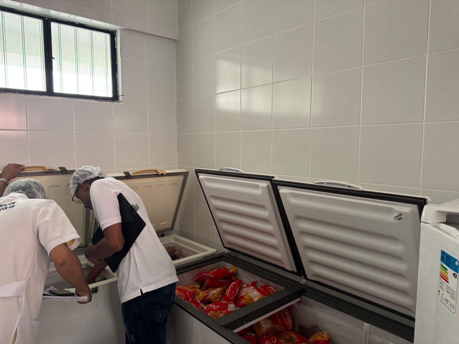 Vistoria na condição de armazenamento alimenta