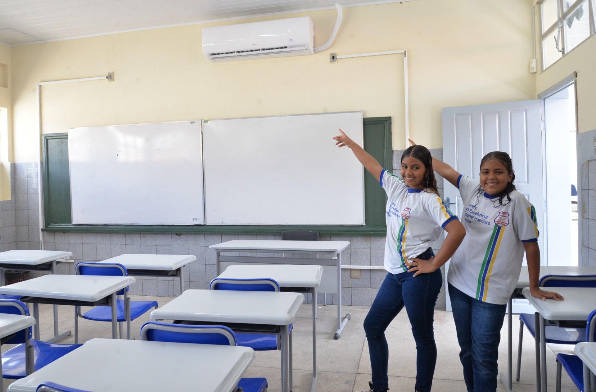 Agora as alas de aula, auditório, biblioteca e sala de informática possui ares-condicionados