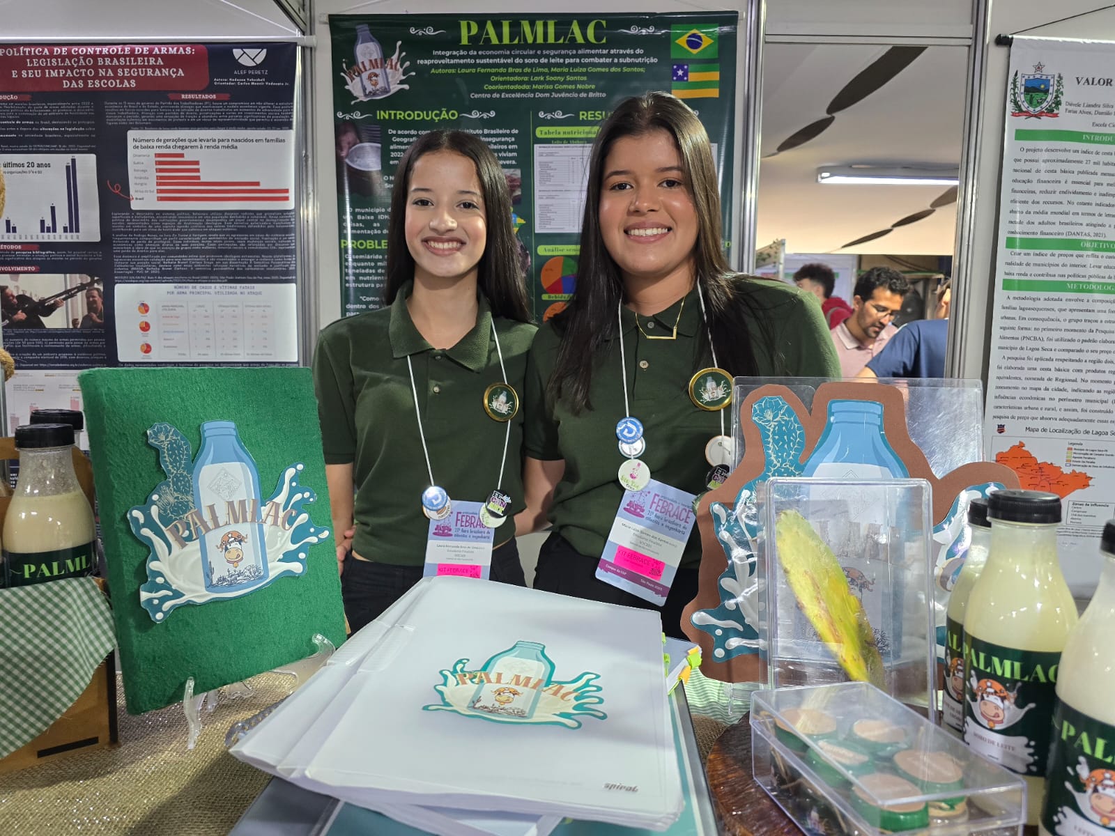 As alunas Laura Fernanda e Maria Luiza, do Palmlac