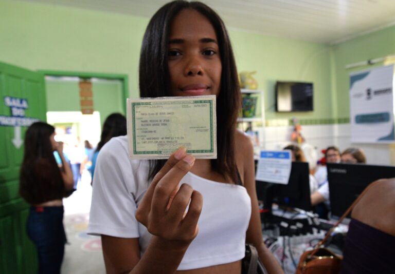 Campanha ‘Estudante Cidadão, CPF na Mão’ reduz em 72% o número de alunos sem o documento na rede estadual de ensino
