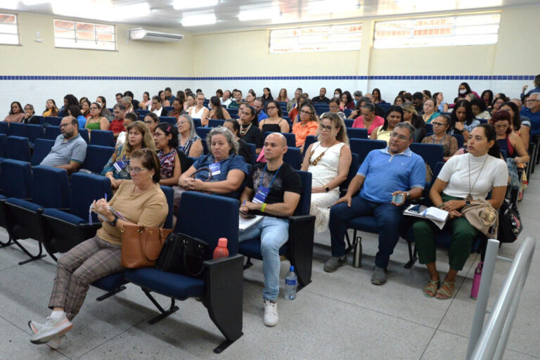 Equipes gestoras de escolas estaduais de Aracaju passam por formação pedagógica para aprimoramento de ensino