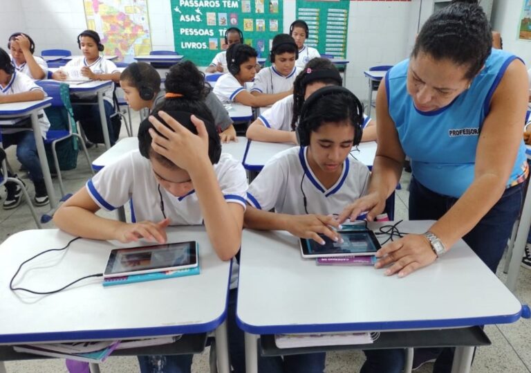 Sergipe se destaca com 100% das escolas estaduais conectadas à internet