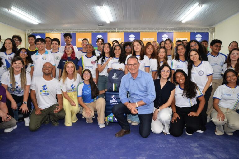 Governo de Sergipe entrega mais 50 kits a segunda turma de intercambistas do ‘Sergipe no Mundo’