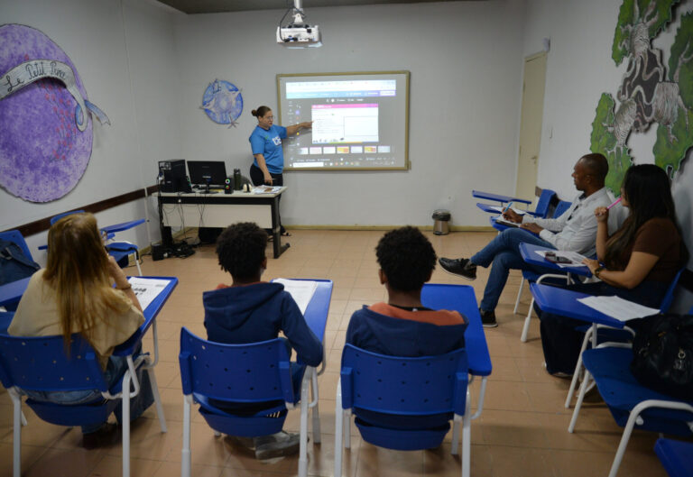 Centro Estadual de Idiomas divulga calendário de atividades complementares