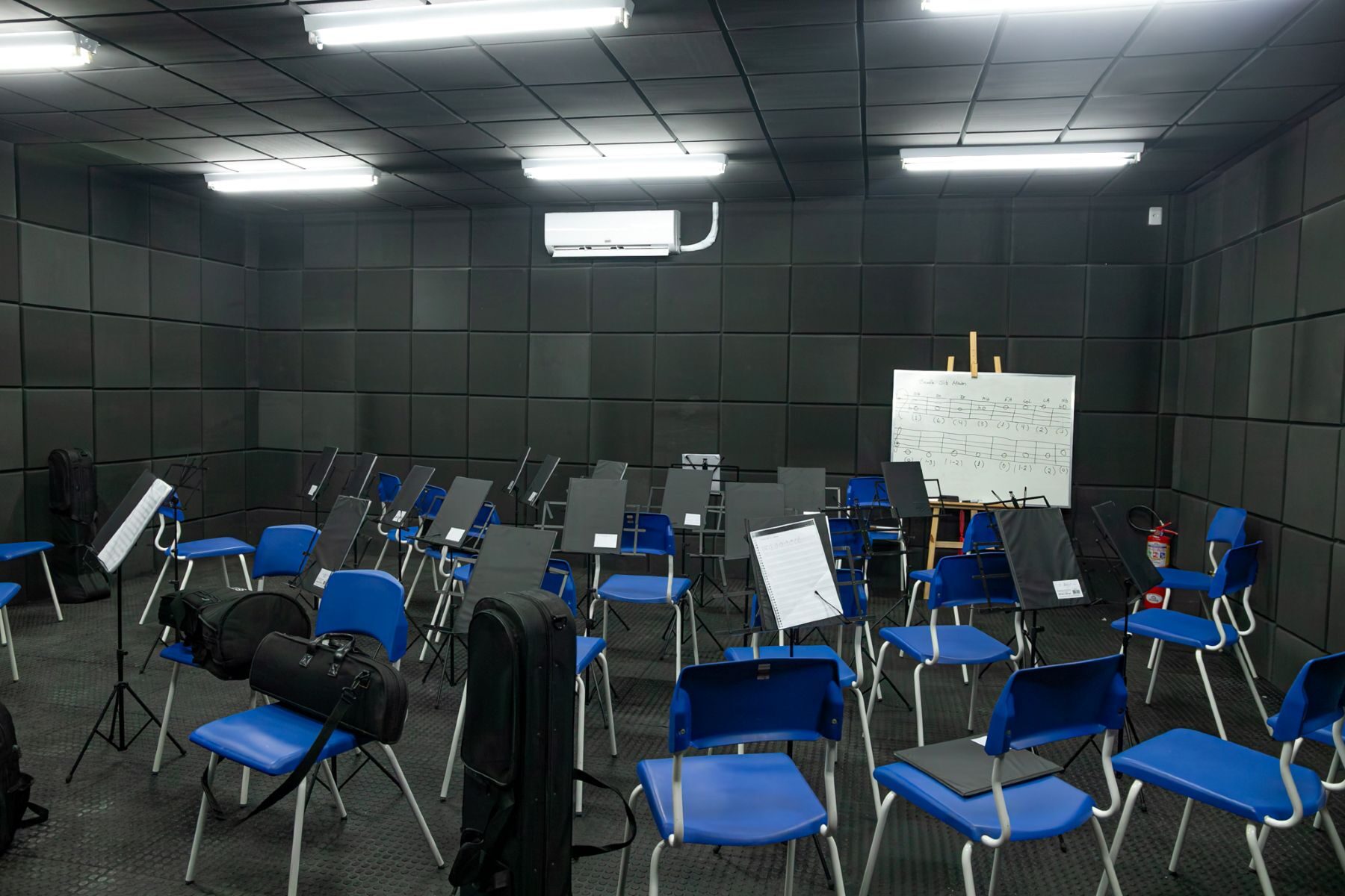 A sala é totalmente equipada com isolamento acústico, climatização e instrumentos_ fotoAnnelisaRodrigues