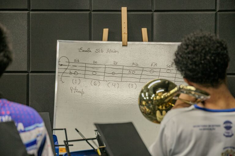 Centro de Excelência Francisco Rosa Santos amplia horizontes na educação com sala de música
