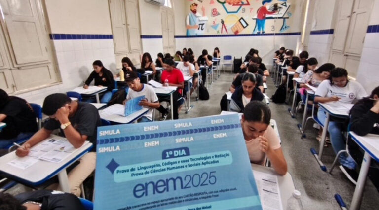 Primeiro dia do Simula Enem 2025 engaja equipes da rede pública estadual de ensino
