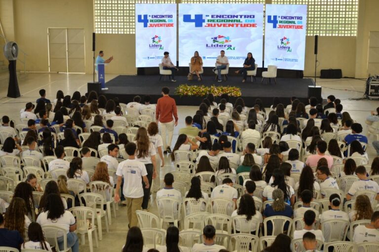 Estudantes da rede pública estadual se reúnem em encontro regional do “Lidera Aí” em Simão Dias
