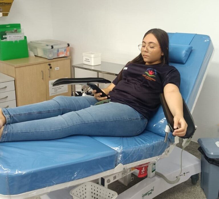 Estudantes de Centro de Excelência participam de campanha de doação de sangue