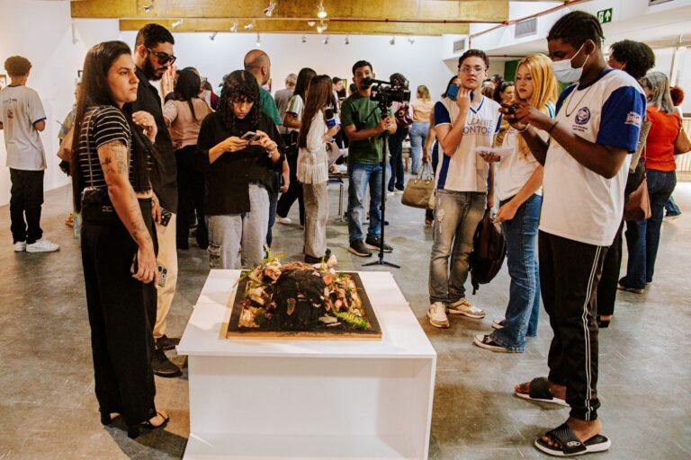 Exposição AVIE! chega à 8ª edição e revela novos talentos das artes visuais nas escolas públicas de Sergipe