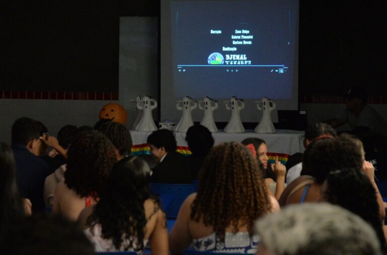 Centro de Excelência Governador Djenal Tavares Queiroz traz lendas sergipanas e Halloween