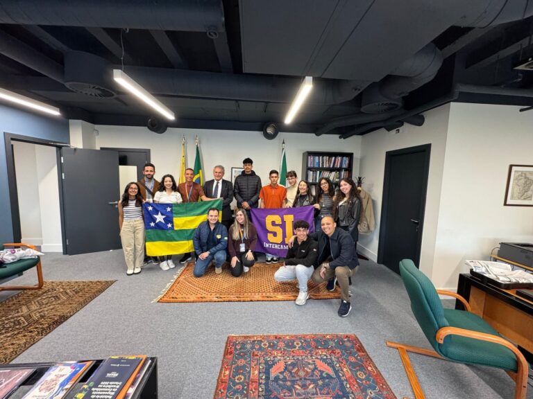 Intercambistas do programa Sergipe no Mundo são recebidos na Embaixada do Brasil na Irlanda