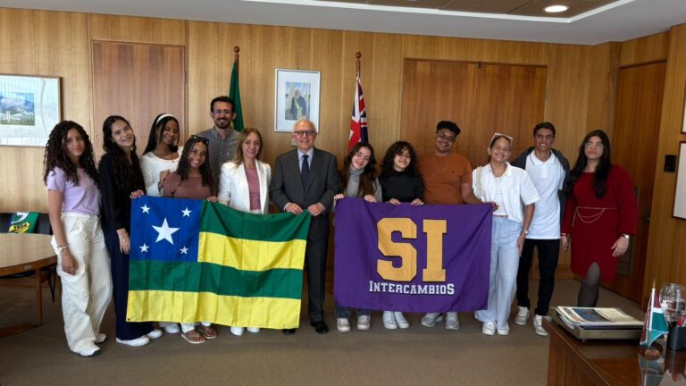 Intercambistas da rede pública estadual de Sergipe são recebidos pelo embaixador do Brasil na Austrália
