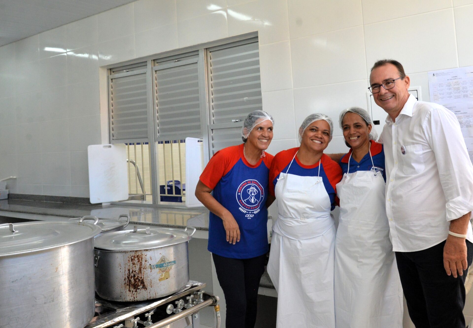 secretário Zezinho Sobral e merendeiras