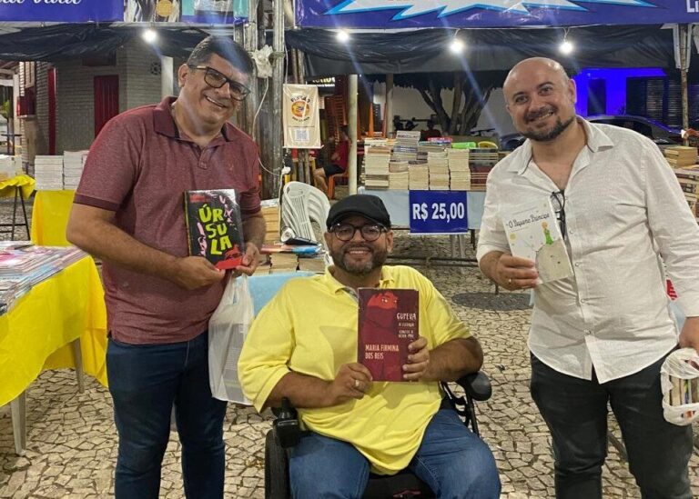 Os escritores Carlos Alexandre, Jorge Henrique e Lucas Lamonier