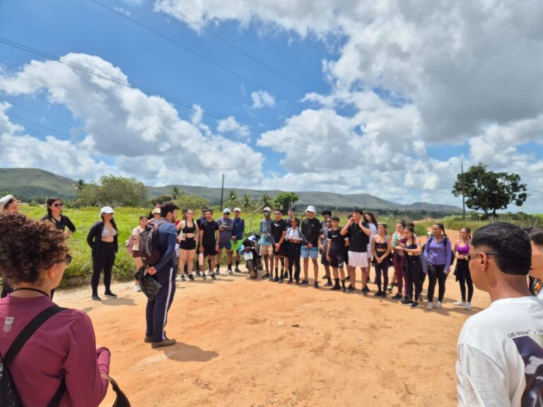 Estudantes do Centro de Excelência Milton Dortas participam de atividade na Serra de Itabaiana