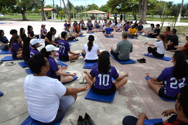 Alunos do 3° ano do Ensino Médio do Atheneu Sergipense participam de atividade recreativa no Parque da Sementeira