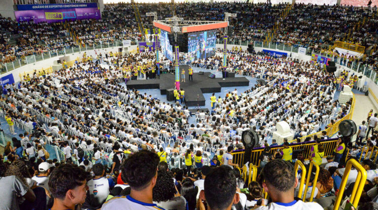 Revisão Final 2025 do Préuni reúne mais de 6 mil estudantes e consolida como maior preparação pública do Enem