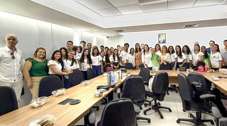 Alunos do ‘Líderes do Amanhã’ participam de atividade na Secretaria de Estado da Fazenda sobre gestão pública