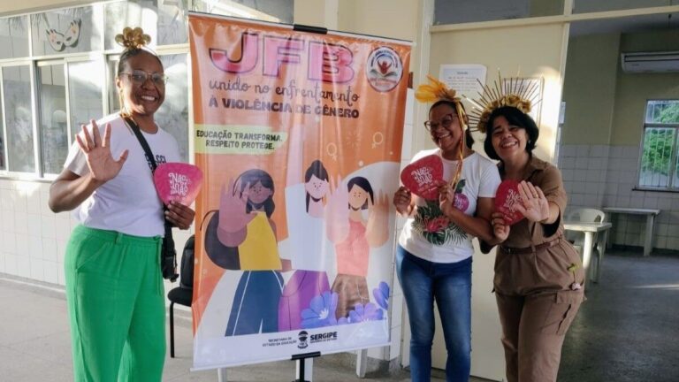 Centro de Educação Profissional José Figueiredo Barreto realiza campanha ‘Não é Não’ com bloquinho de Carnaval