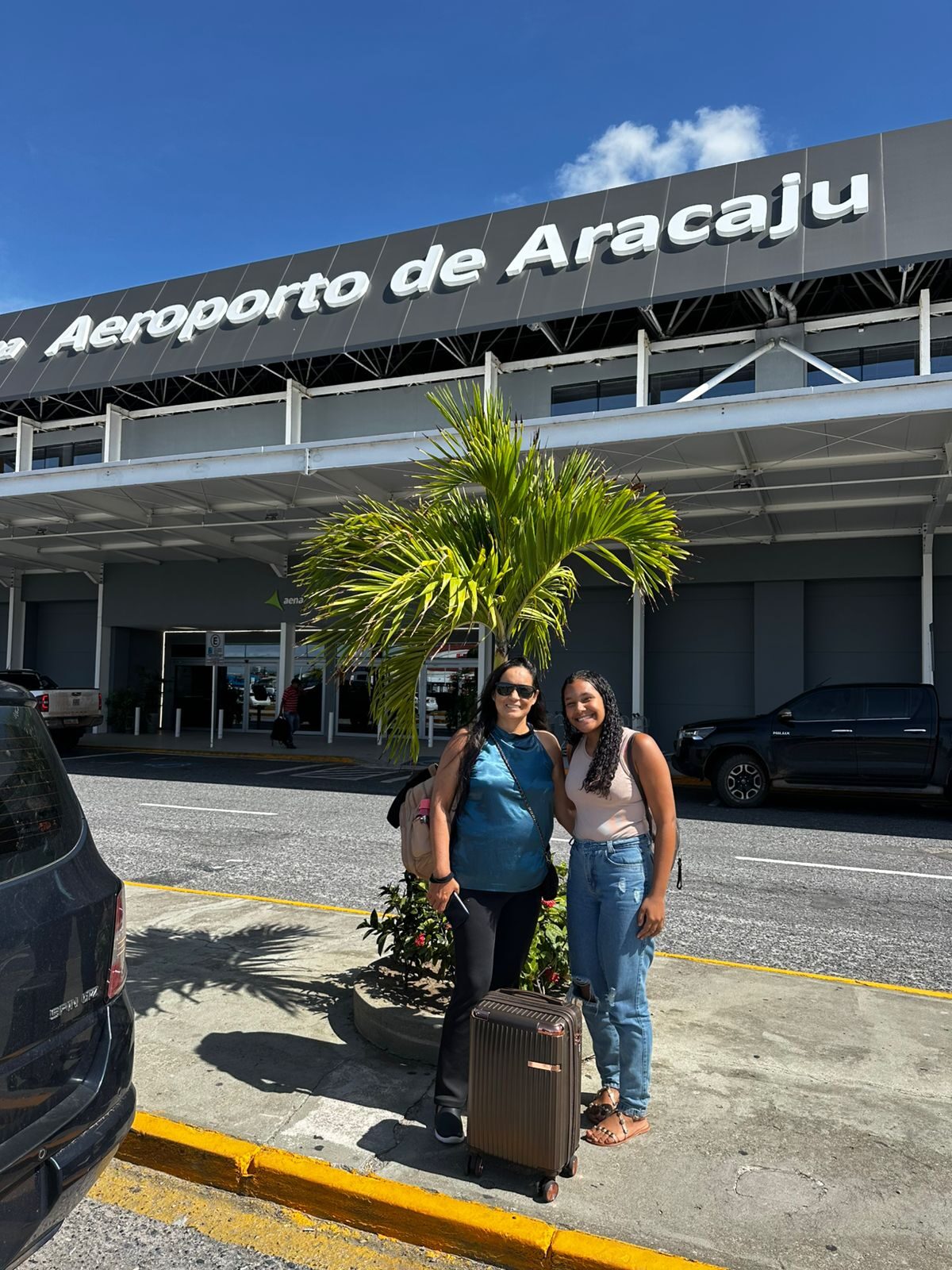 Professora Imperatriz, juntamente com a aluna Luana, indo viajar para São Paulo, para a premiação da Olitef
