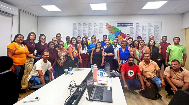 Secretaria de Estado da Educação debate distribuição de alimentos nas escolas com representantes da agricultura familiar