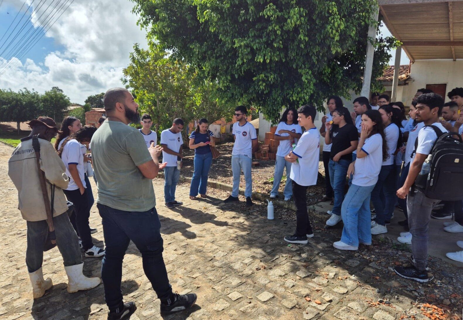 Atividades de campo dos alunos do C. E. Dr. Milton Dortas para a produção dos documentários 1