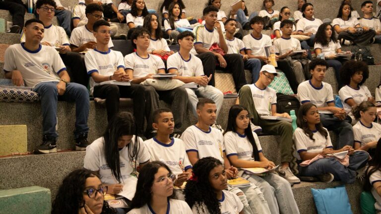 Estudantes do Centro de Excelência José Figueiredo Barreto intensificam atividades do projeto ‘Start – Rumo ao Enem 2026 em Ação’