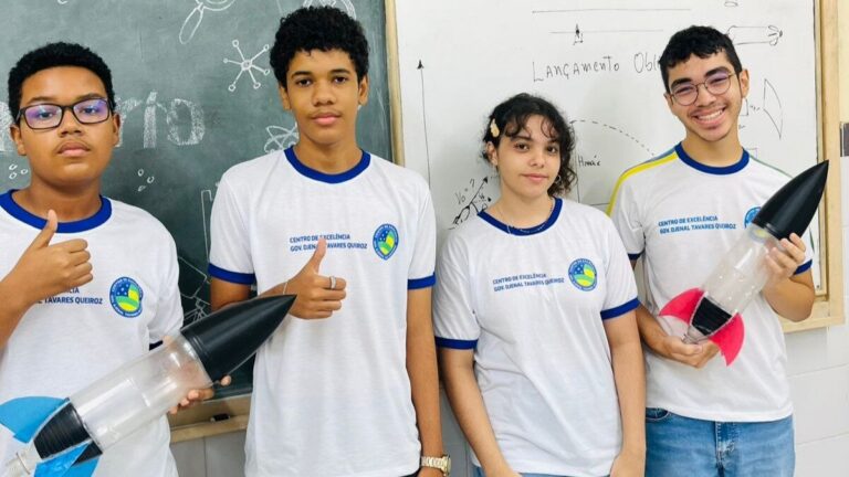 Oficina de foguetes aproxima estudantes da ciência no Centro de Excelência Djenal Tavares Queiroz