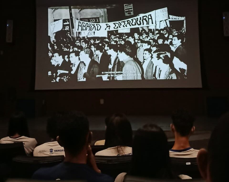 Porduções foram exibidas na escola, com ampla participação dos alunos e professores 1