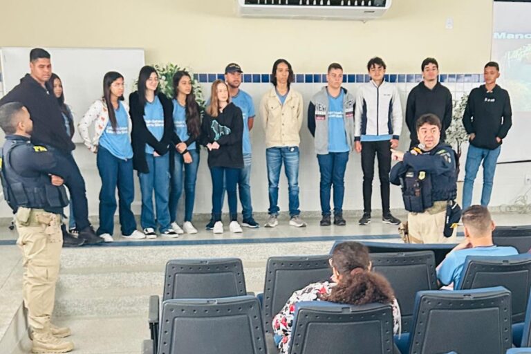 Colégio Estadual Eduardo Silveira promove atividade de orientação para o trânsito mais seguro