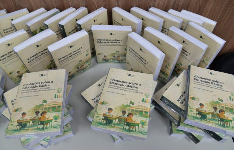 Livro sobre gestão educacional baseada em evidências é lançado e reforça compromisso com a aprendizagem