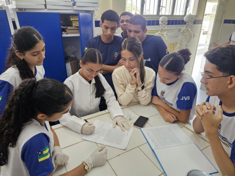 Projeto de escola da rede pública estadual que produz biodiesel a partir do óleo do amendoim será apresentado em Roma