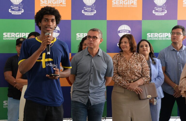 Aluno Kelyson Davi representou a comunidade escolar