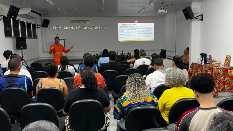 Servidores da Seed participam de capacitação sobre primeiros socorros e prevenção de acidentes de fogos de artifício