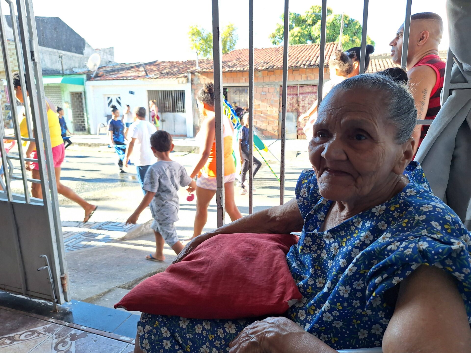 Dona Maria Tereza achou a apresentação dos estudantes muito bonita