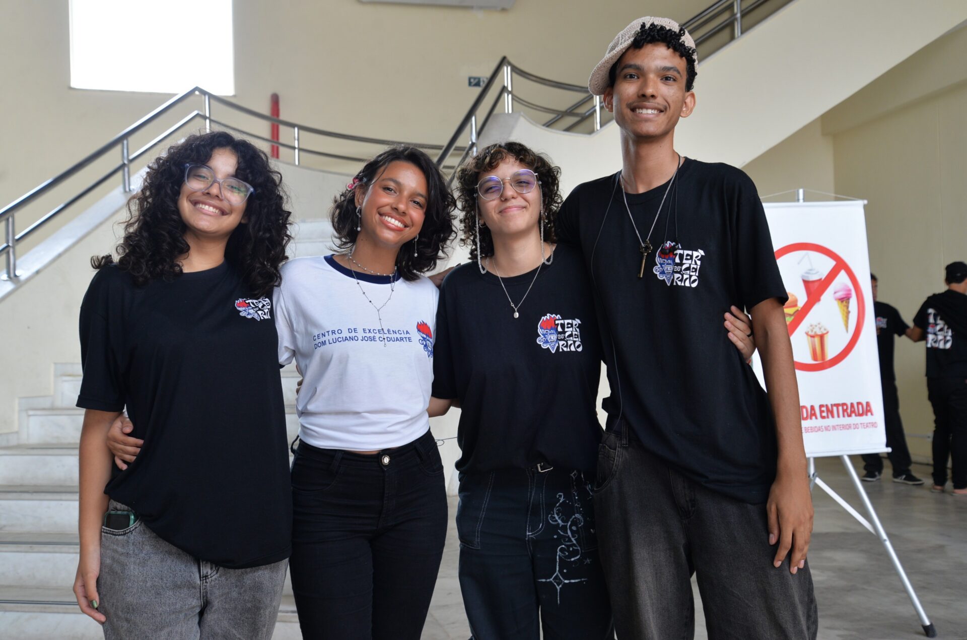 Estudantes Myzael Felix, Mirella Barreto, Alice Estrázulas e Samara Teixeira, do 3° ano do Ensino Médio do Dom Luciano